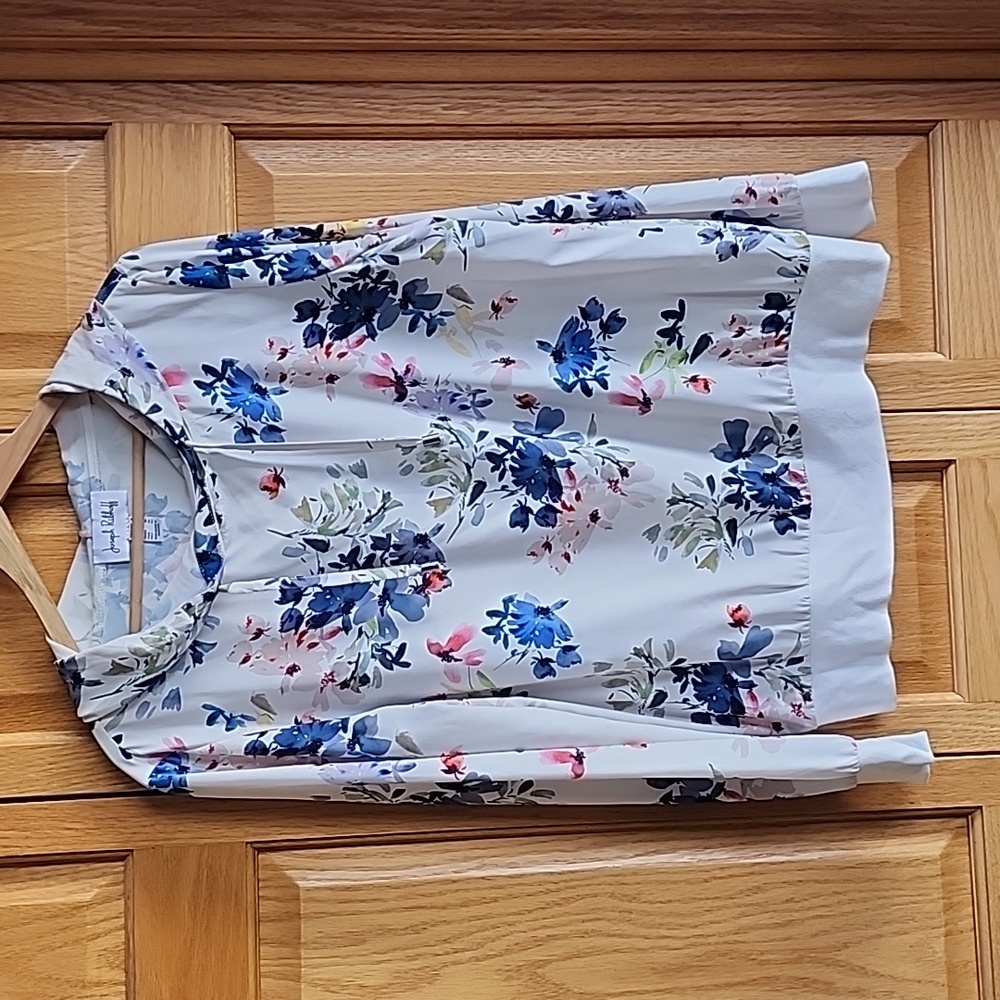 Joseph Ribkoff size 8 floral hooded top Medium